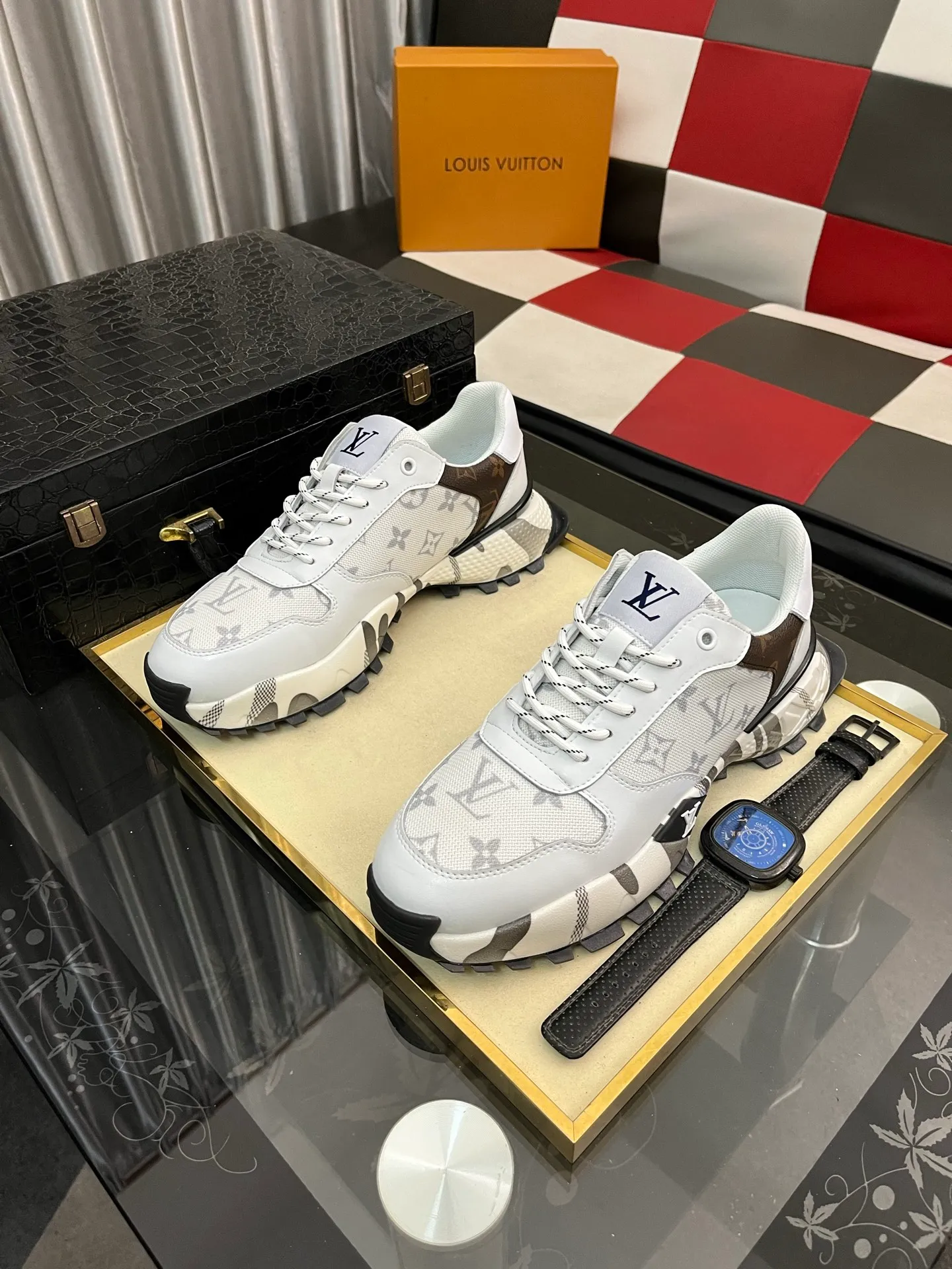 Men's shoes 💰458⌚️⌚️《Louis vuitton/LV Louis Vuitton》original quality.~ Unique modern style sneakers. 🏃A must-have casual shoe for trendy men😍😍 Original brand imported from Italy, imported original leather, cowhide lining (refuses to discolor and grind feet) Sole: Original sole provided by the original factory, French lazy style design ⚠️Fit to the feet Original quality code number: 38-442️⃣Colors available